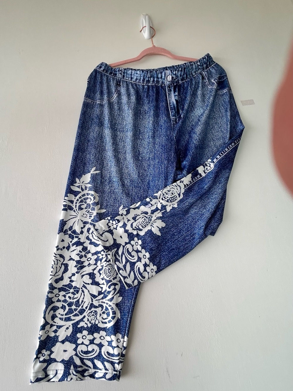 Trompe L'oeil Printed Denim Look Cropped Leggings White Floral Lace Trim - Picture 2 of 10